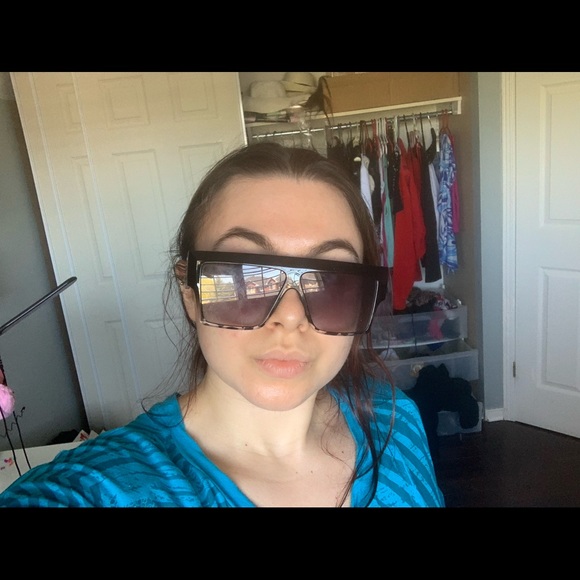 Funky stylish sunglasses, big framed - Picture 3 of 6